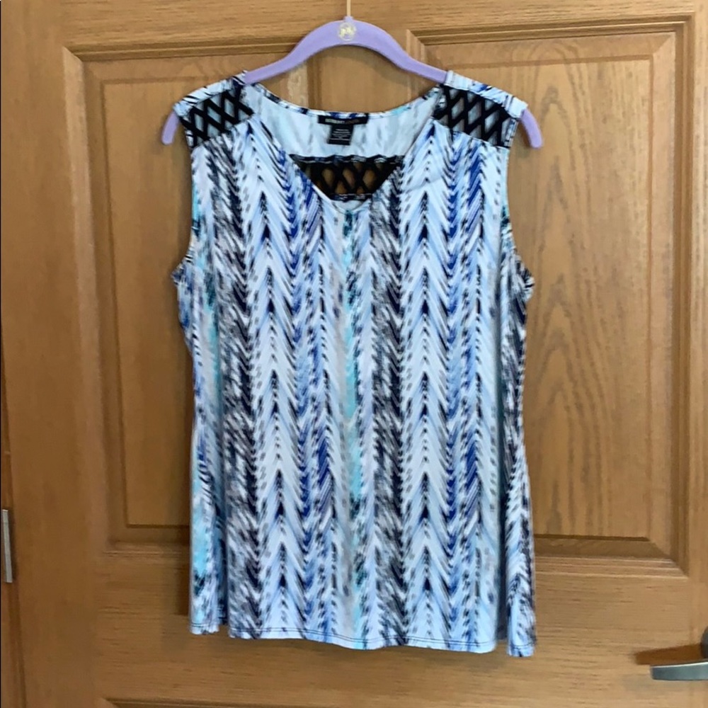 Sleeveless dress shirt